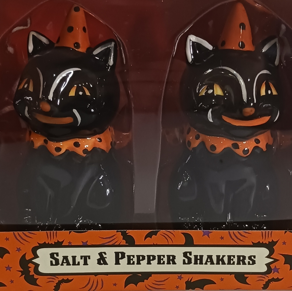 Johanna Parker cat salt and pepper shakers set